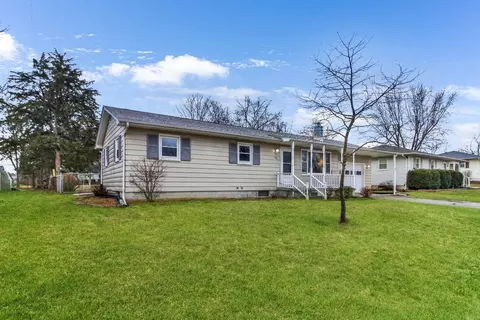 435 Mohawk Dr, Lowell, IN 46356 photo 2