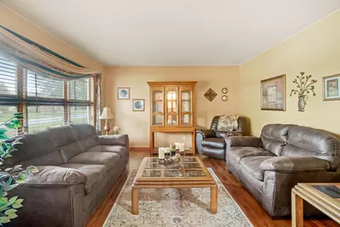 8032 Monaldi Dr, Munster, IN 46321 photo 5