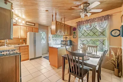 8032 Monaldi Dr, Munster, IN 46321 photo 6