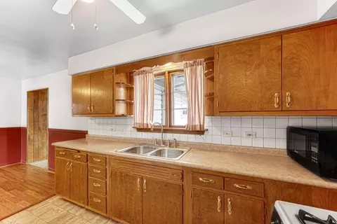 8053 Howard Ave, Munster, IN 46321 photo 4