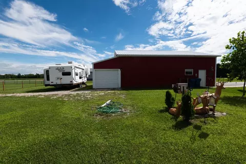 10147 N 500, Wheatfield, IN 46392 photo 3