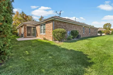 1075 Freedom Cir, Crown Point, IN 46307 photo 5
