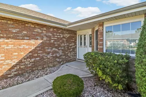 1075 Freedom Cir, Crown Point, IN 46307 photo 3