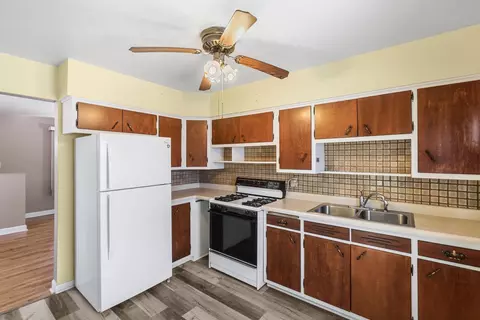 952 N Elmer St, Griffith, IN 46319 photo 17