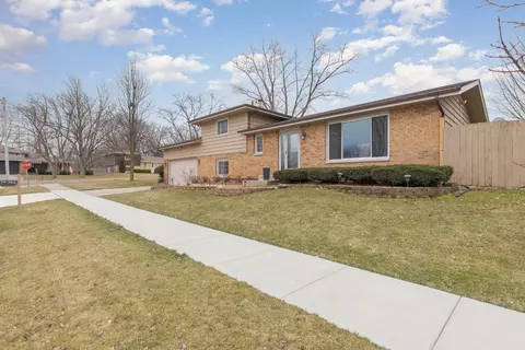 744 Laurel Dr, Dyer, IN 46311 photo 2