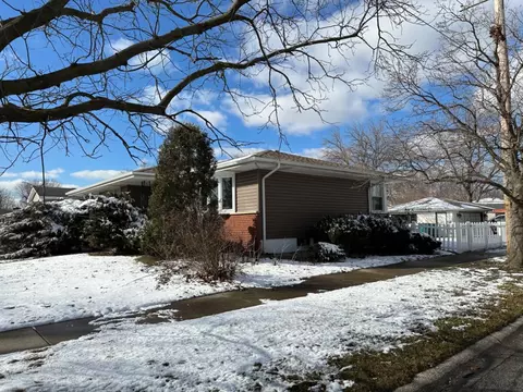 253 Maple Ln, Munster, IN 46321 photo 3