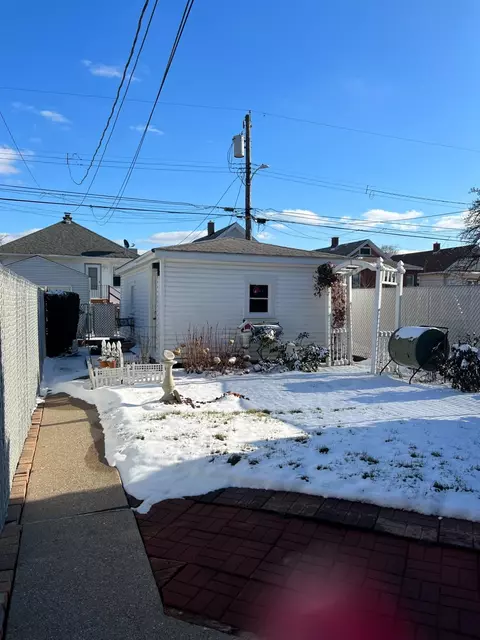 966 Myrtle Ave, Whiting, IN 46394 photo 2