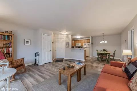 2720 Georgetowne Dr #B1, Highland, IN 46322 photo 3