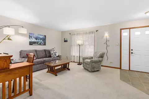 524 Canterbury Ct, Griffith, IN 46319 photo 2