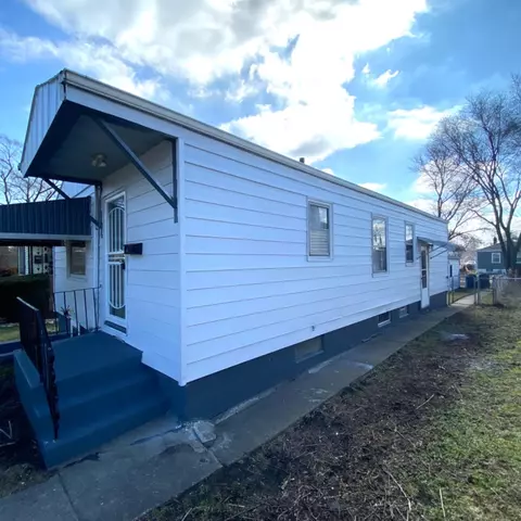 487 W 22nd Pl, Gary, IN 46407 photo 2