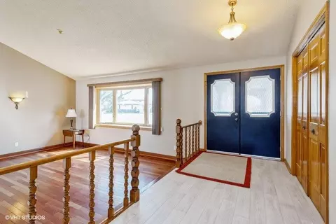 9012 Clark Pl, Crown Point, IN 46307 photo 2
