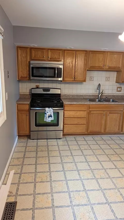 608 E 40th Pl, Griffith, IN 46319 photo 6
