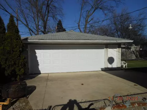 608 E 40th Pl, Griffith, IN 46319 photo 3