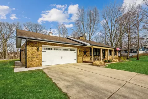 9153 E Springhill Dr, Saint John, IN 46373 photo 1