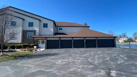 5045 Spinnaker Ln #E, Crown Point, IN 46307 photo 1