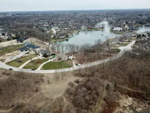 448 Surrey Hill Ln, Valparaiso, IN 46385