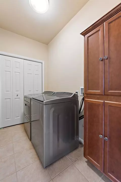 523 Aster Ln, Griffith, IN 46319 photo 13