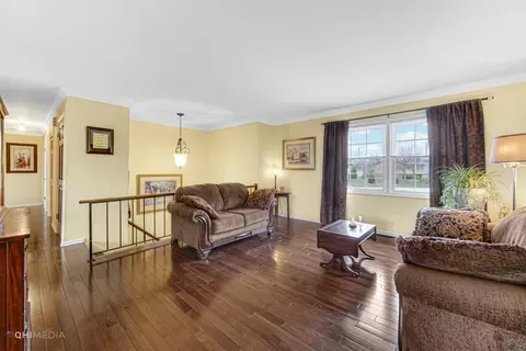 3122 Devonshire Cir, Crown Point, IN 46307 photo 2