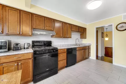 3122 Devonshire Cir, Crown Point, IN 46307 photo 7