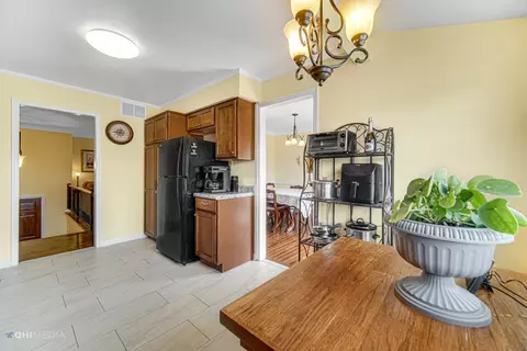 3122 Devonshire Cir, Crown Point, IN 46307 photo 8