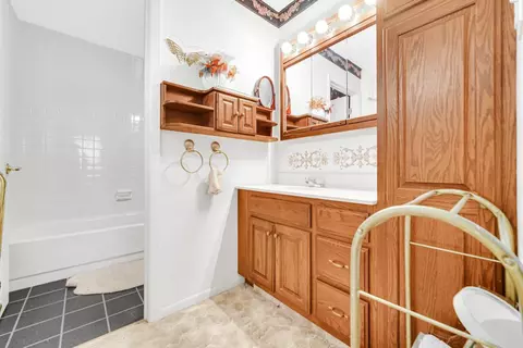 560 Taft Pl, Gary, IN 46404 photo 9