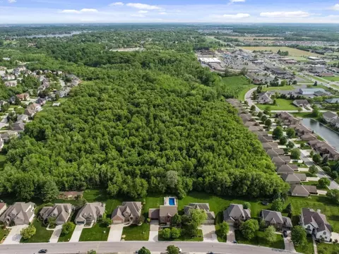 8333 Doubletree Dr, Crown Point, IN 46307 photo 11