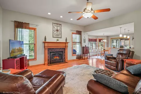 123 E Junco Dr, Kouts, IN 46347 photo 5