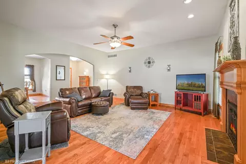 123 E Junco Dr, Kouts, IN 46347 photo 4