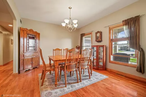 123 E Junco Dr, Kouts, IN 46347 photo 3