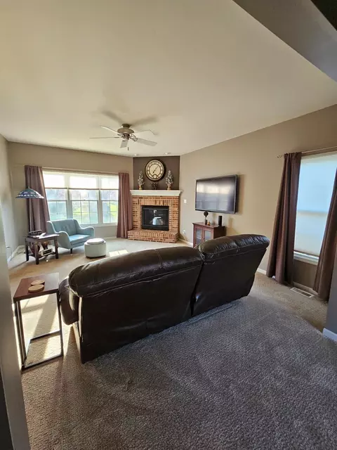 9475 Renaissance Dr, Saint John, IN 46373 photo 8