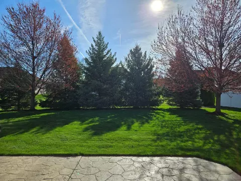 9475 Renaissance Dr, Saint John, IN 46373 photo 2