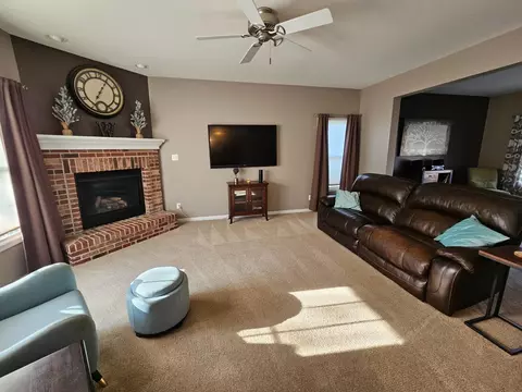 9475 Renaissance Dr, Saint John, IN 46373 photo 7