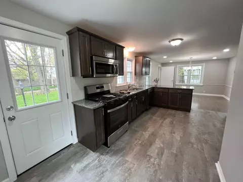 8411 Walnut Dr, Munster, IN 46321 photo 10