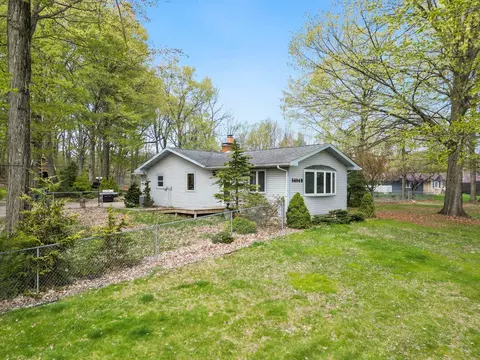 6484 N 500, Rolling Prairie, IN 46371 photo 2