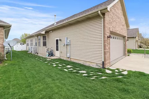 7586 E 103rd Dr, Crown Point, IN 46307 photo 3