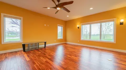 Living - 546 Jenna Dr, Munster, IN 46321 photo 1 of 4