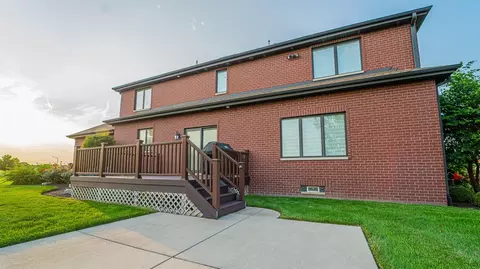Exterior - 546 Jenna Dr, Munster, IN 46321 photo 4 of 10