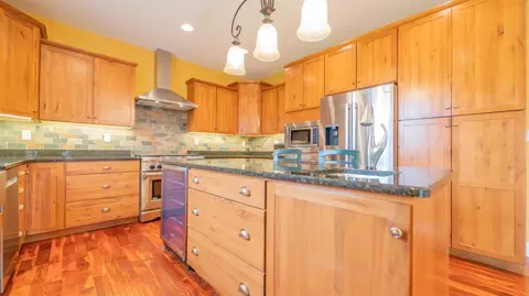 Kitchen - 546 Jenna Dr, Munster, IN 46321 photo 2 of 8