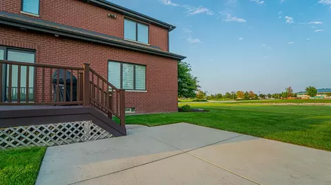 Exterior - 546 Jenna Dr, Munster, IN 46321 photo 5 of 10