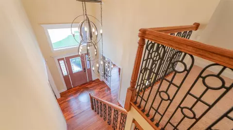 Entry Way - 546 Jenna Dr, Munster, IN 46321 photo 4 of 5