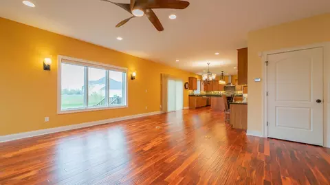 Living - 546 Jenna Dr, Munster, IN 46321 photo 2 of 4