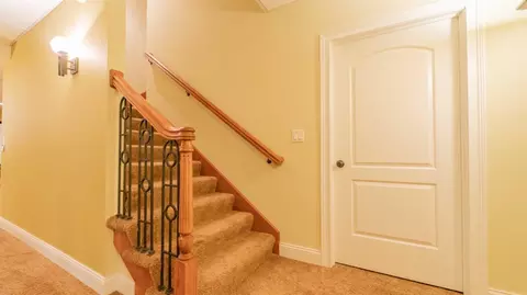 Entry Way - 546 Jenna Dr, Munster, IN 46321 photo 5 of 5