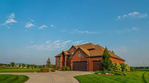 Exterior - 546 Jenna Dr, Munster, IN 46321 photo 2 of 10