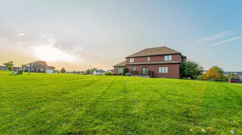 Exterior - 546 Jenna Dr, Munster, IN 46321 photo 3 of 10