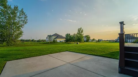 Exterior - 546 Jenna Dr, Munster, IN 46321 photo 9 of 10
