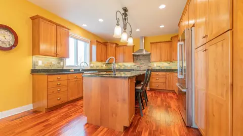 Kitchen - 546 Jenna Dr, Munster, IN 46321 photo 1 of 8