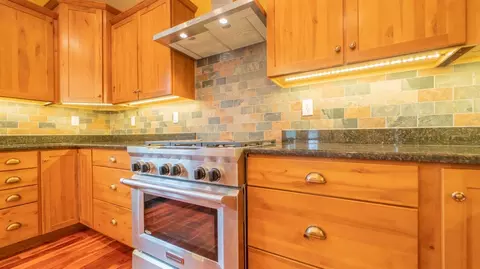 Kitchen - 546 Jenna Dr, Munster, IN 46321 photo 6 of 8