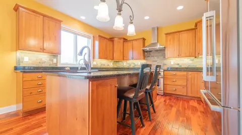 Kitchen - 546 Jenna Dr, Munster, IN 46321 photo 4 of 8