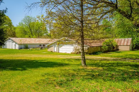 419 E Division St, De Motte, IN 46310 photo 40