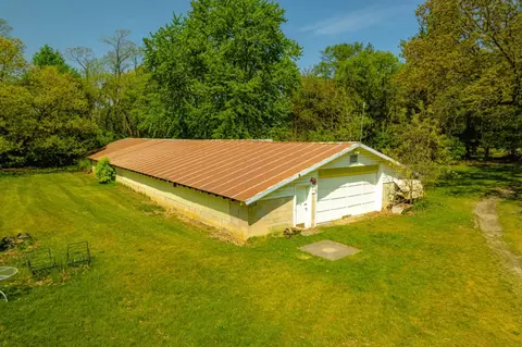 419 E Division St, De Motte, IN 46310 photo 10
